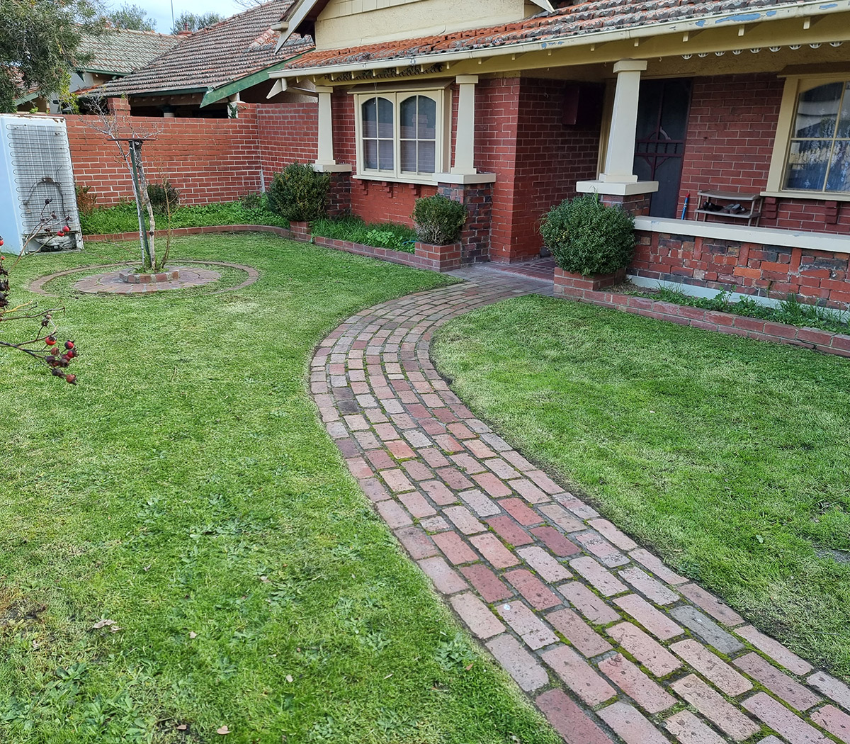 https://smartcutlawnmowing.com.au/wp-content/uploads/2022/08/hedgetrimming.jpg